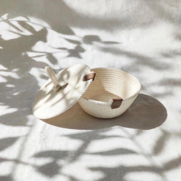 Minimal storage basket